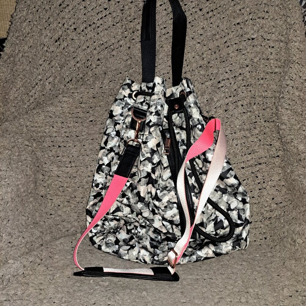 LULULEMON-Sweat To Street-Hobo Bag-Mystic Jungle Butter Pink-No Pouch-Near Mint - Picture 2 of 6